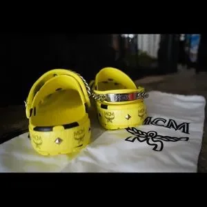 MCM x CROCS Camouflage Print Clog,Size 10 mens Deadstock MCM X CROCS Yellow/Black Camouflage New Unisex Mens 12  main image 2
